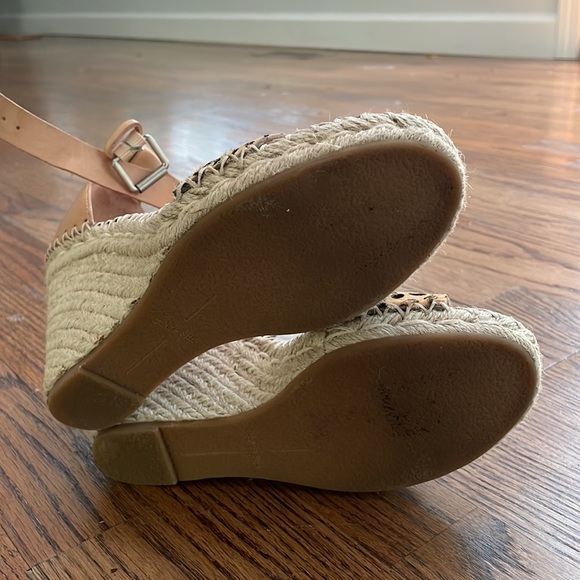 Dolce Vita Noor Leopard Multi Haircalf Wedge - Picture 4 of 4